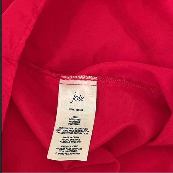 Joie Rose Petal Red (Cayenne)
Sleeveless Smocked Keyhole Back Tank
Blouse Small - Picture 9 of 9